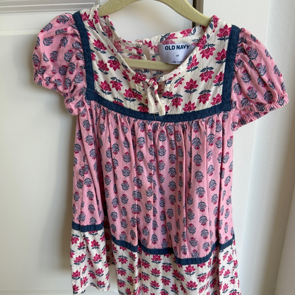 Old Navy Girl’s Puff Sleeve Floral Dress size 3T